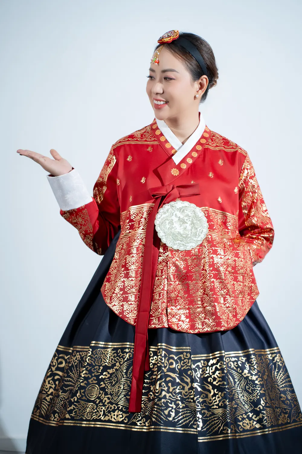Đặng Nguyễn Ngọc Thi · Founder HaTi trong trang phục Hanbok truyền thống Hàn Quốc